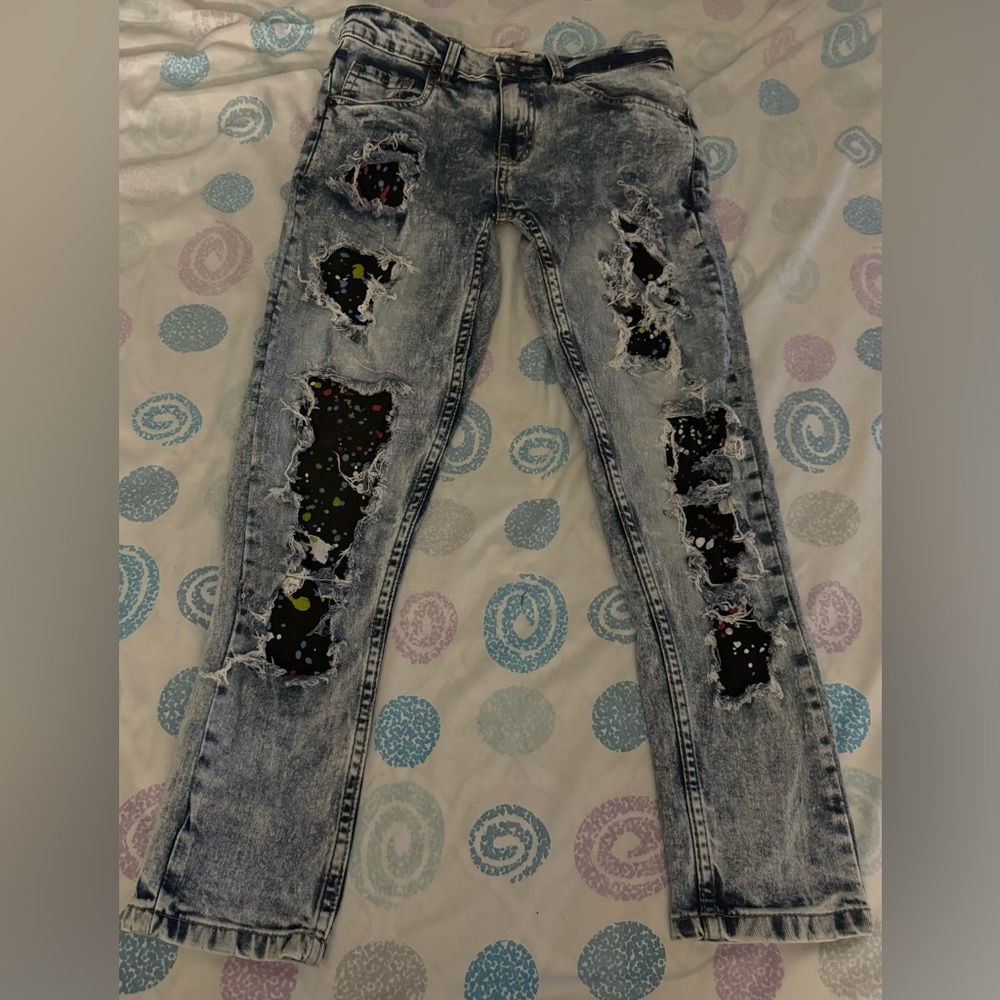 Evolution • Kids ripped style jeans •Boys